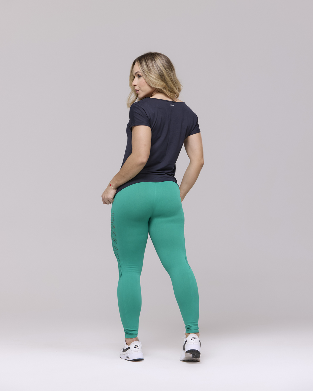 CONJUNTO LEGGING VERDE BANDEIRA BLUSA PRETA