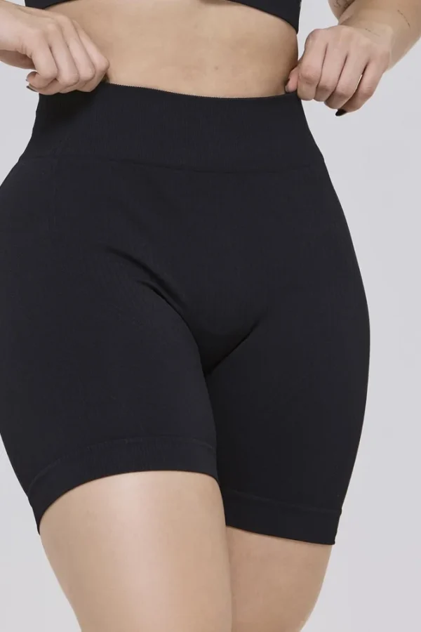 20923 SHORTS SEM COSTURA CANELADO - FITNESS PRETO