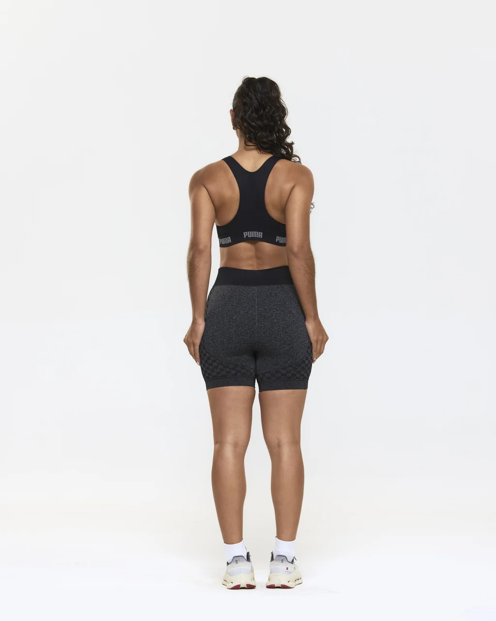 CONJUNTO SEM COSTURA SHORT QUADRICULADO TOP PUMA - Imagem 2